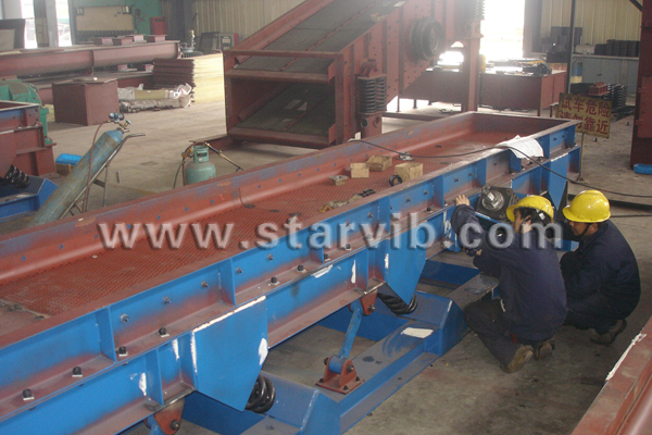 為上?？评展驹O計制造的連桿輸送機